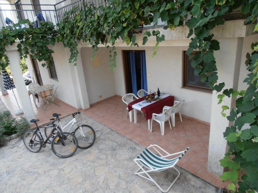 Apartment In Funtana With Seaview, Balcony, Air Condition, Wifi Exteriör bild